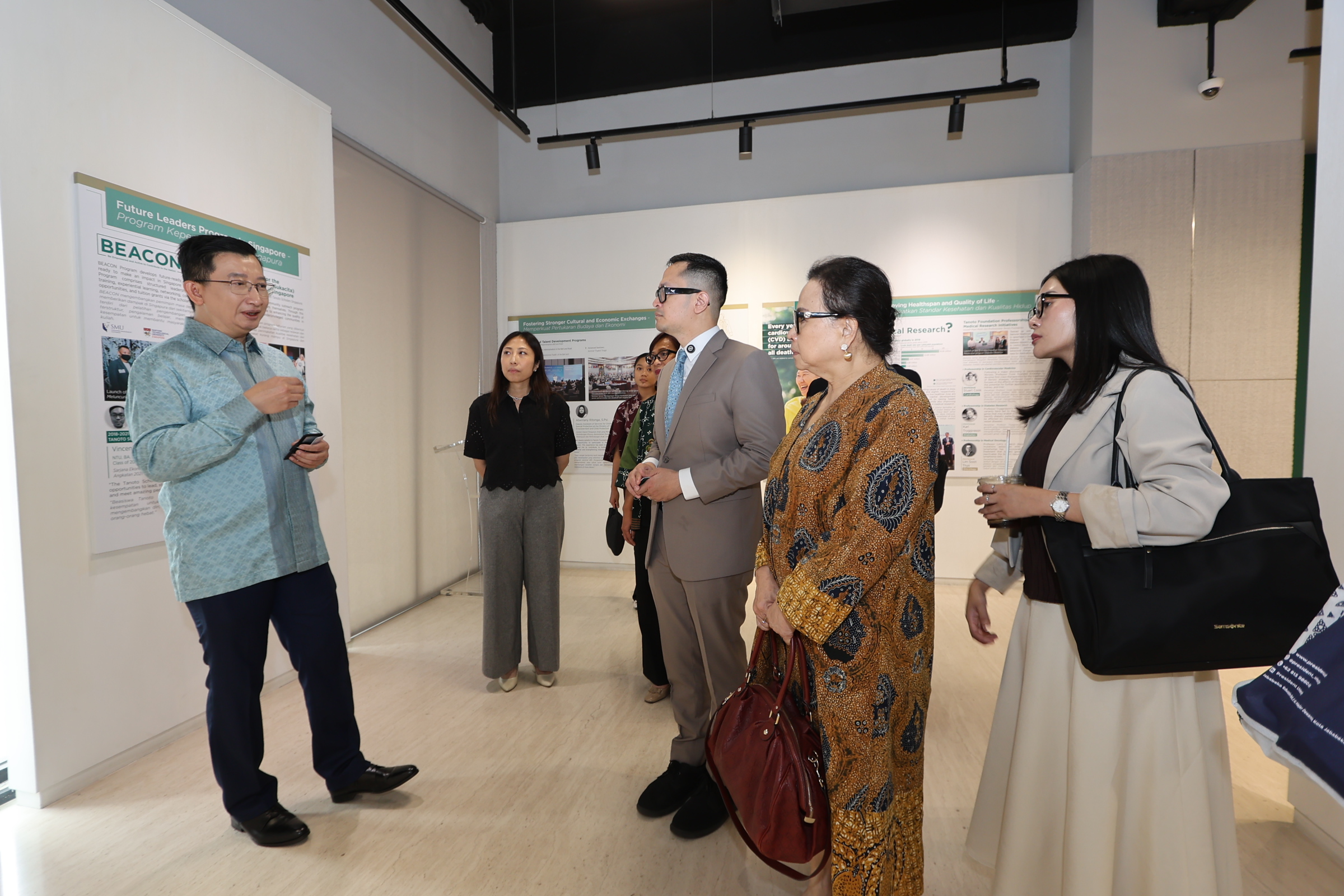 Kunjungan Rektor President University ke Tanoto Foundation